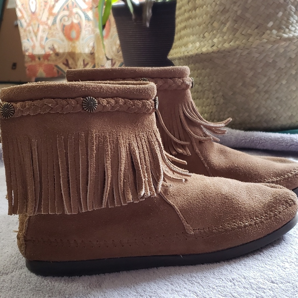 Minnetonka moccasins EUC